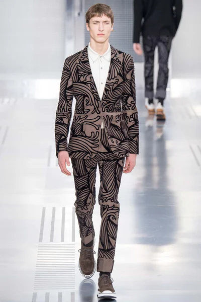 Look 36